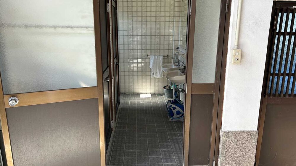 三宅・別所霊園のトイレ