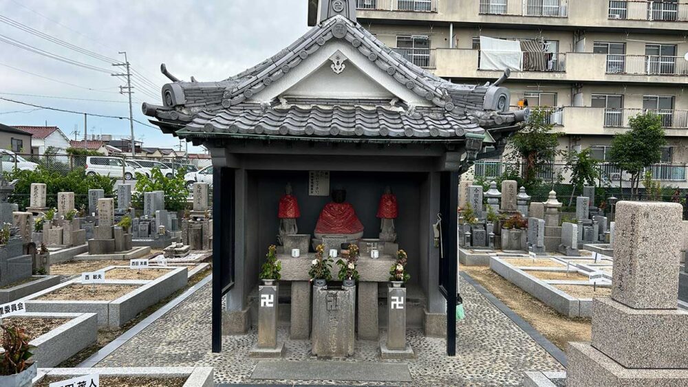 田井城共同墓地の仏像